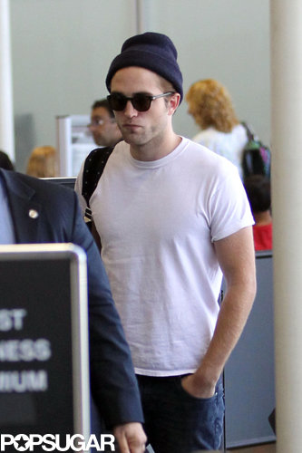 Robert Pattinson Touches Down in Toronto For a Stint on Set Robert Pattinson Touches Down in Toronto For a Stint on Set