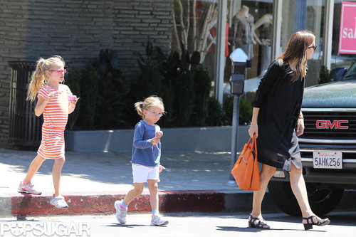 Jennifer Garner Takes Her Girls Out For Ice Cream Jennifer Garner Takes Her Girls Out For Ice Cream