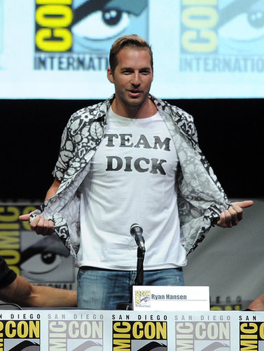 Ryan Hansen wore a hilarious t-shirt to the Veronica Mars speaker panel and presentation.
Ryan Hansen wore a hilarious t-shirt to the Veronica Mars speaker panel and presentation.