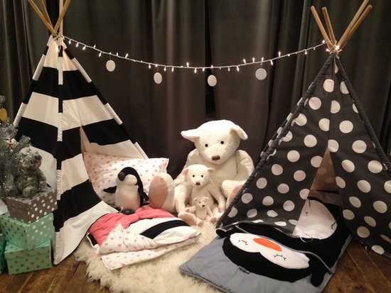 Pitch a tent . . . or two. Bold black and white stripes and polka dots are a mod combo.
Pitch a tent . . . or two. Bold black and white stripes and polka dots are a mod combo.