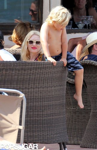 Gwen Stefani had lunch with her son Zuma Rossdale.
Gwen Stefani had lunch with her son Zuma Rossdale.
