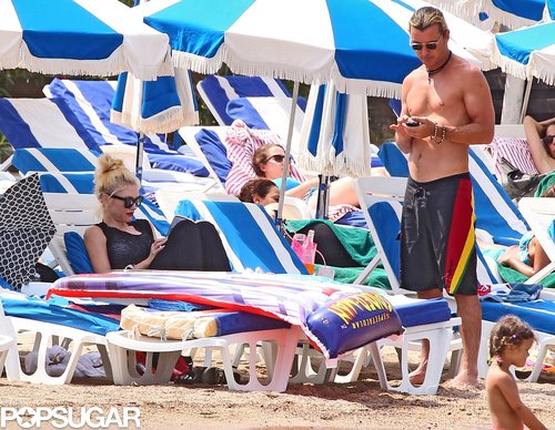 Gwen Stefani Stays Glam as Gavin Rossdale Goes Shirtless Gwen Stefani Stays Glam as Gavin Rossdale Goes Shirtless