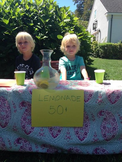 Liev Schreiber's tots opened up their own lemonade stand outside their home.
Source: Twitter user LievSchreiber
Liev Schreiber's tots opened up their own lemonade stand outside their home.
Source: Twitter user LievSchreiber