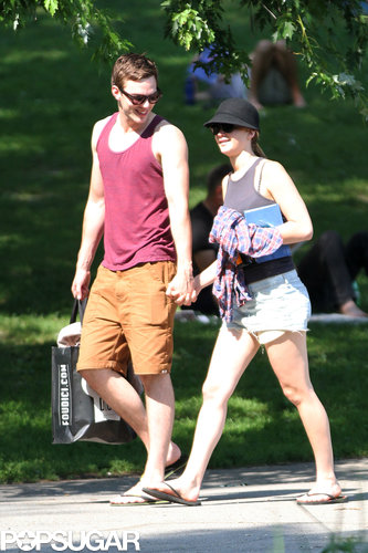 Jennifer Lawrence and Nicholas Hoult had an adorable date in the park.
Jennifer Lawrence and Nicholas Hoult had an adorable date in the park.
