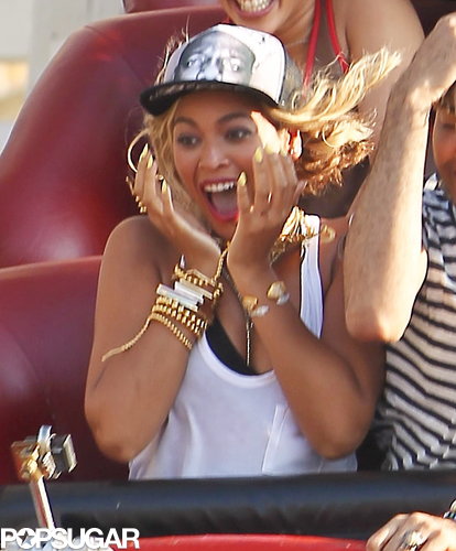 Beyonce rode a roller coaster.
Beyonce rode a roller coaster.