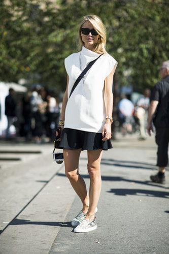 Easy Autumn days call for easy styling — like skirt finished with slip-on kicks.
Source: Le 21ème | Adam Katz Sinding
Easy Autumn days call for easy styling — like skirt finished with slip-on kicks.
Source: Le 21ème | Adam Katz Sinding