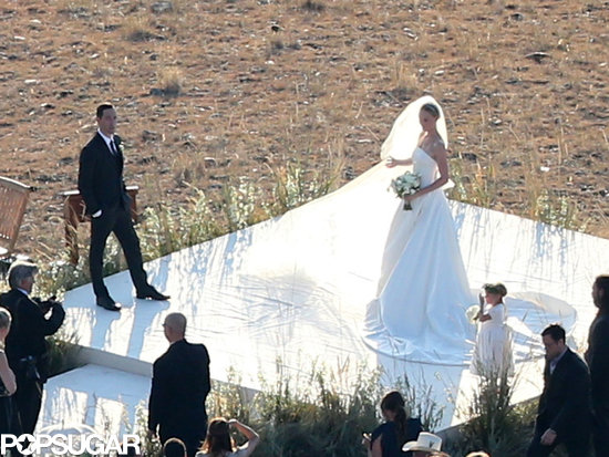 Kate Bosworth wore a long veil with her dress.
Kate Bosworth wore a long veil with her dress.