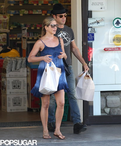 Jennifer and Justin Beat the Heat With a Shopping Stop Jennifer and Justin Beat the Heat With a Shopping Stop