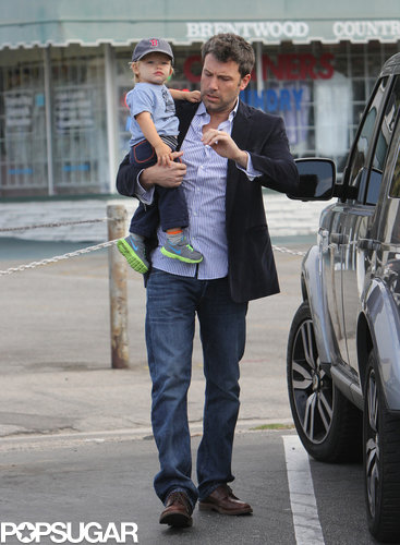 Ben Affleck Suits Up For Daddy Duty as Jennifer Garner Heads Home Ben Affleck Suits Up For Daddy Duty as Jennifer Garner Heads Home