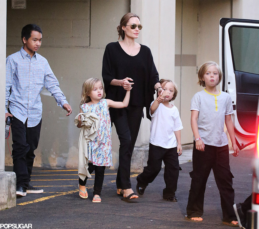 Angelina-Jolie-Her-Kids-Australia-Pictures.jpg