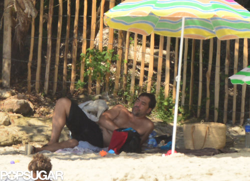Penélope Cruz Brings Her Hot Bikini Body and New Baby to the Beach! Penélope Cruz Brings Her Hot Bikini Body and New Baby to the Beach!