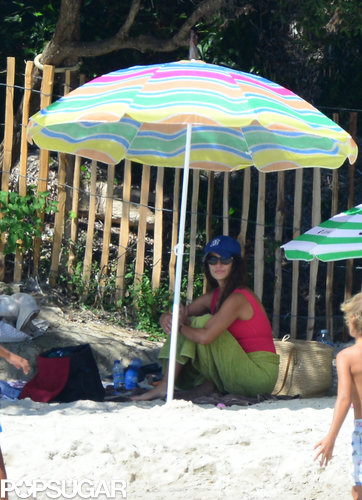 Penélope Cruz Brings Her Hot Bikini Body and New Baby to the Beach! Penélope Cruz Brings Her Hot Bikini Body and New Baby to the Beach!