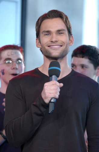 Seann William Scott took the mic for TRL in 2003.
Seann William Scott took the mic for TRL in 2003.