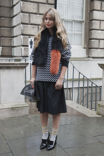 She perfected the London-town look with loafers and socks.
She perfected the London-town look with loafers and socks.