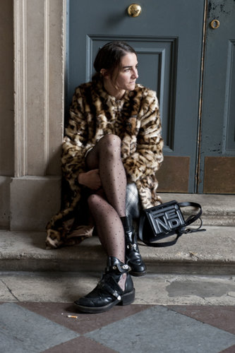 Paging Kate Moss — this downtown-rocker girl took a page straight from the supermodel's style book.
Paging Kate Moss — this downtown-rocker girl took a page straight from the supermodel's style book.
