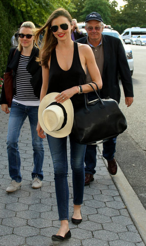 Heading to the US Open, Miranda played it casual in a black scoop tank, skinny denim, black ballet flats, and a Panama hat.
Heading to the US Open, Miranda played it casual in a black scoop tank, skinny denim, black ballet flats, and a Panama hat.