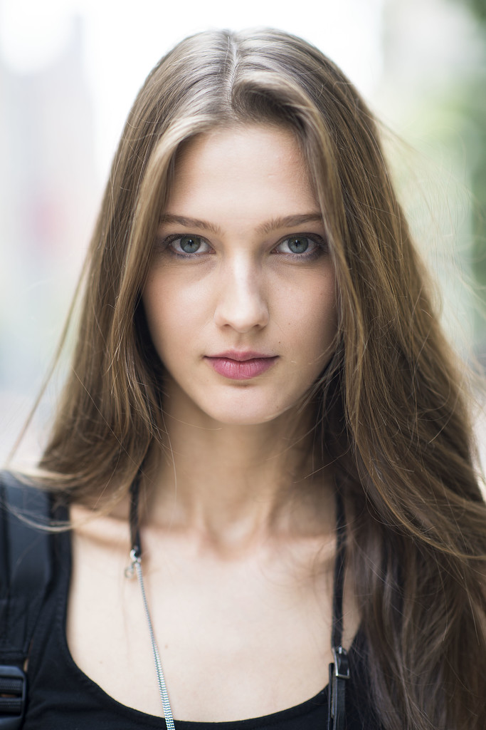 A dusty purple shadow and bright pink lipstick made for a subtle but pretty look.
Source: Le 21ème | Adam Katz Sinding
A dusty purple shadow and bright pink lipstick made for a subtle but pretty look.
Source: Le 21ème | Adam Katz Sinding