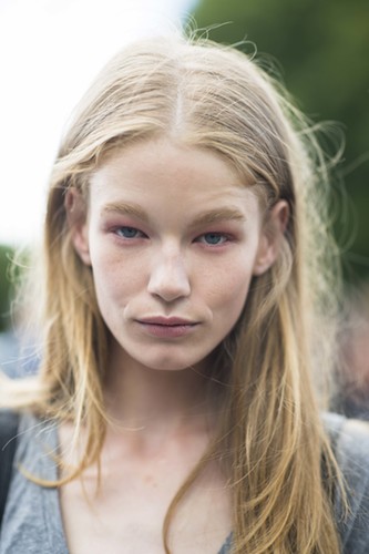 The subtle way to do pink eye shadow.
Source: Le 21ème | Adam Katz Sinding
The subtle way to do pink eye shadow.
Source: Le 21ème | Adam Katz Sinding