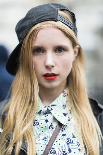 Orange lips and a sideways cap scream cool-girl chic.
Source: Le 21ème | Adam Katz Sinding
Orange lips and a sideways cap scream cool-girl chic.
Source: Le 21ème | Adam Katz Sinding