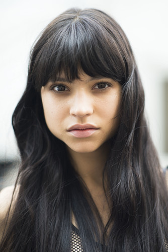 Bold bangs and loose waves make for an easy, breezy look.
Source: Le 21ème | Adam Katz Sinding
Bold bangs and loose waves make for an easy, breezy look.
Source: Le 21ème | Adam Katz Sinding