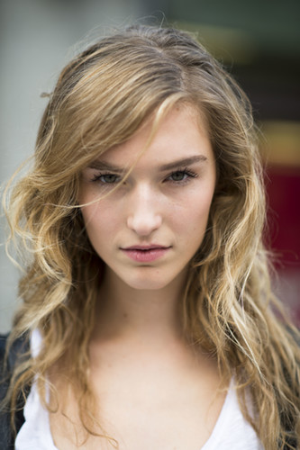 This model proved grunge waves are making a comeback.
Source: Le 21ème | Adam Katz Sinding
This model proved grunge waves are making a comeback.
Source: Le 21ème | Adam Katz Sinding