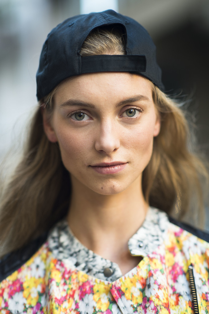 Sometimes, a baseball cap is all you need for an instant cool-girl vibe.
Source: Le 21ème | Adam Katz Sinding
Sometimes, a baseball cap is all you need for an instant cool-girl vibe.
Source: Le 21ème | Adam Katz Sinding