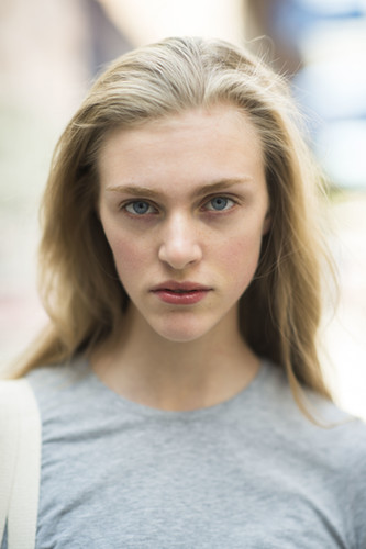 This girl's cheekbones are even more defined by the slight flush of pink across them.
Source: Le 21ème | Adam Katz Sinding
This girl's cheekbones are even more defined by the slight flush of pink across them.
Source: Le 21ème | Adam Katz Sinding