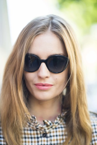 This woman's peachy pink lipstick is keeping things casual.
Source: Le 21ème | Adam Katz Sinding
This woman's peachy pink lipstick is keeping things casual.
Source: Le 21ème | Adam Katz Sinding
