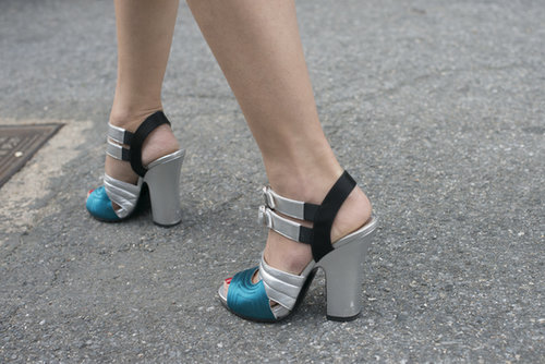A flash of metallic on Caroline Issa's Prada heels.
A flash of metallic on Caroline Issa's Prada heels.