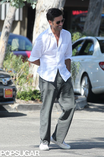 John Stamos left a restaurant in LA after eating lunch with Dave Coulier.
John Stamos left a restaurant in LA after eating lunch with Dave Coulier.