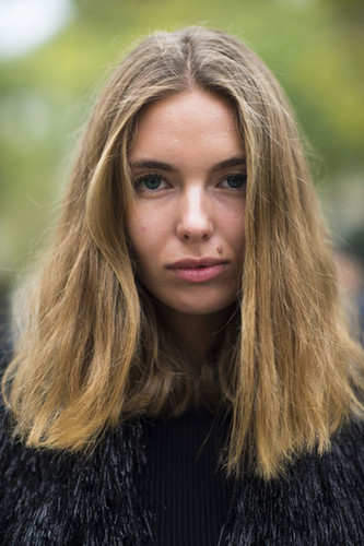 We love the grunge-inspired texture of this showgoer's hair.
Source: Le 21ème | Adam Katz Sinding
We love the grunge-inspired texture of this showgoer's hair.
Source: Le 21ème | Adam Katz Sinding