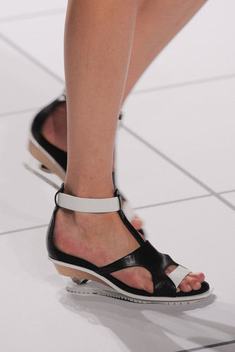 Issey Miyake Spring 2014
Issey Miyake Spring 2014