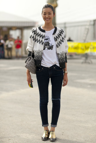 Liu Wen pays homage to the fashion world with a Karl t-shirt.
Liu Wen pays homage to the fashion world with a Karl t-shirt.