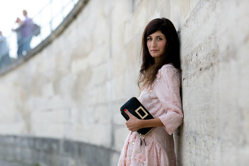 A solid clutch to anchor a pretty pink dress on Valentina Siragusa.
A solid clutch to anchor a pretty pink dress on Valentina Siragusa.