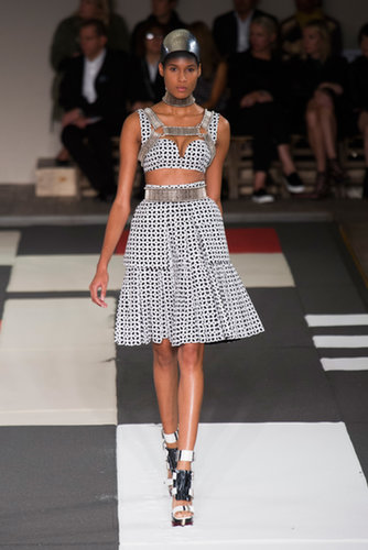 Alexander McQueen Spring 2014
Alexander McQueen Spring 2014