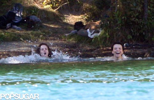 Kristen Stewart Strips Down on Set! Kristen Stewart Strips Down on Set!