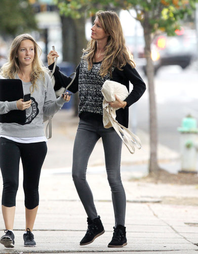 Gisele Bündchen kept warm in a knit sweater, gray skinny denim, and high-top sneakers in Boston.
Gisele Bündchen kept warm in a knit sweater, gray skinny denim, and high-top sneakers in Boston.