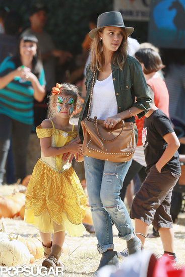 Jessica Alba brought her daughter Honor Warren to the pumpkin patch in LA.
Jessica Alba brought her daughter Honor Warren to the pumpkin patch in LA.