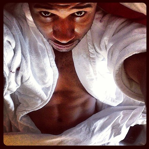 Usher gave a glimpse of his abs in this Instagram selfie in October 2013.
Source: Instagram user howuseeit
Usher gave a glimpse of his abs in this Instagram selfie in October 2013.
Source: Instagram user howuseeit