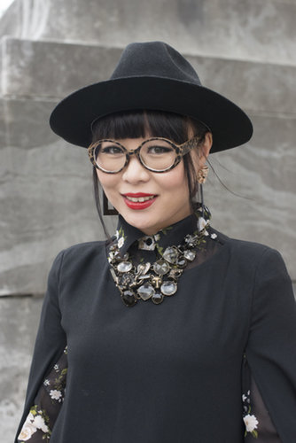 Blunt bangs look especially gorgeous under a brimmed cap.
Blunt bangs look especially gorgeous under a brimmed cap.