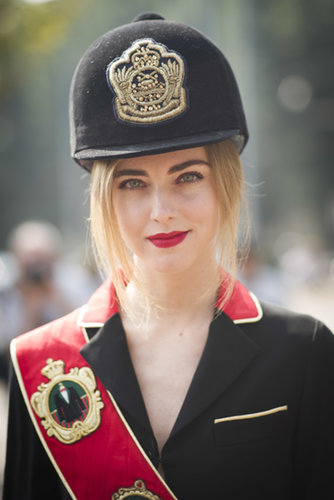 If you're going for an over-the-top hat, pick a casual, piecey hairstyle underneath.
If you're going for an over-the-top hat, pick a casual, piecey hairstyle underneath.