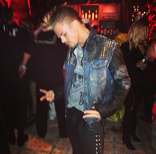 Derek Hough channeled Billy Idol for Halloween.
Source: Instagram user derekhough
Derek Hough channeled Billy Idol for Halloween.
Source: Instagram user derekhough