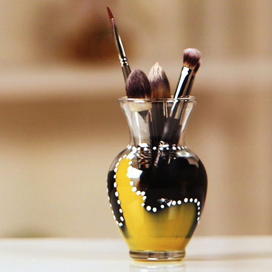 2 Steps to a Gorgeous Painted Makeup Brush Holder