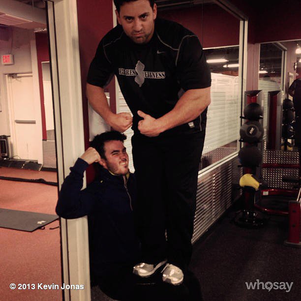 Kevin Jonas hit the gym for a leg day.
Source: Instagram user kevinjonas
Kevin Jonas hit the gym for a leg day.
Source: Instagram user kevinjonas