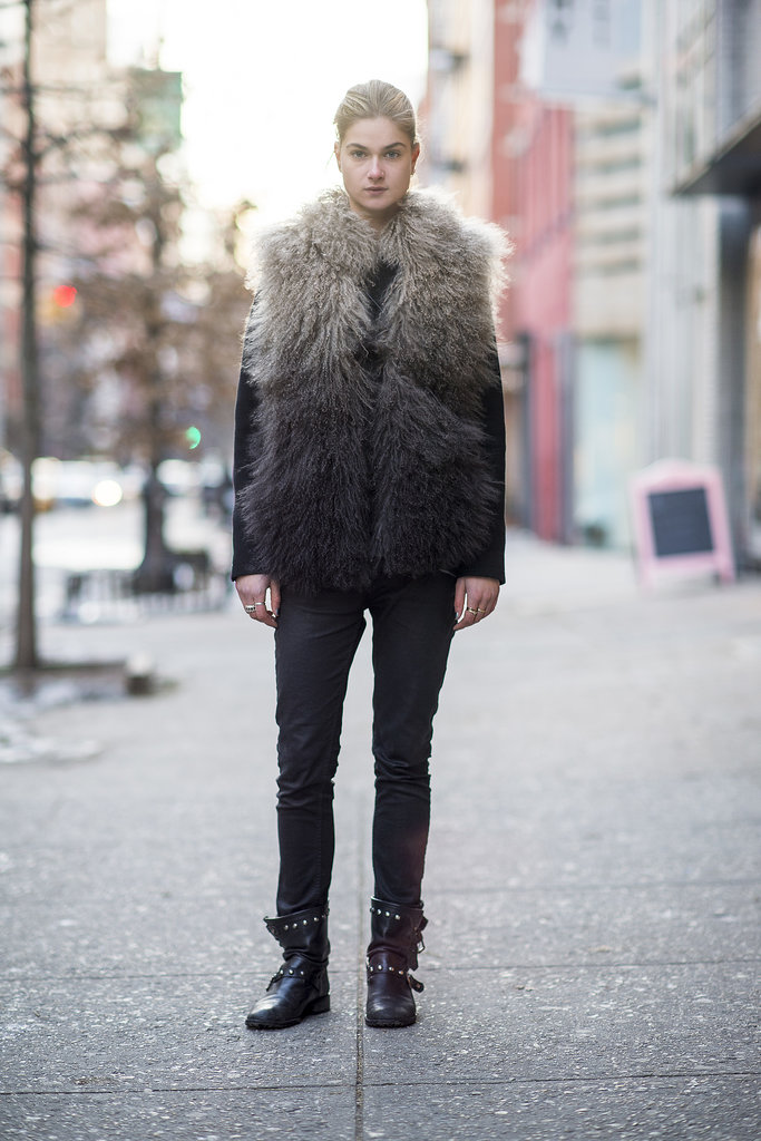 Nothing adds interest quite like a furry vest.
Source: Le 21ème | Adam Katz Sinding
Nothing adds interest quite like a furry vest.
Source: Le 21ème | Adam Katz Sinding