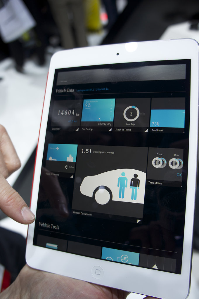 Mercedes-Benz — App Connectivity Mercedes-Benz — App Connectivity
