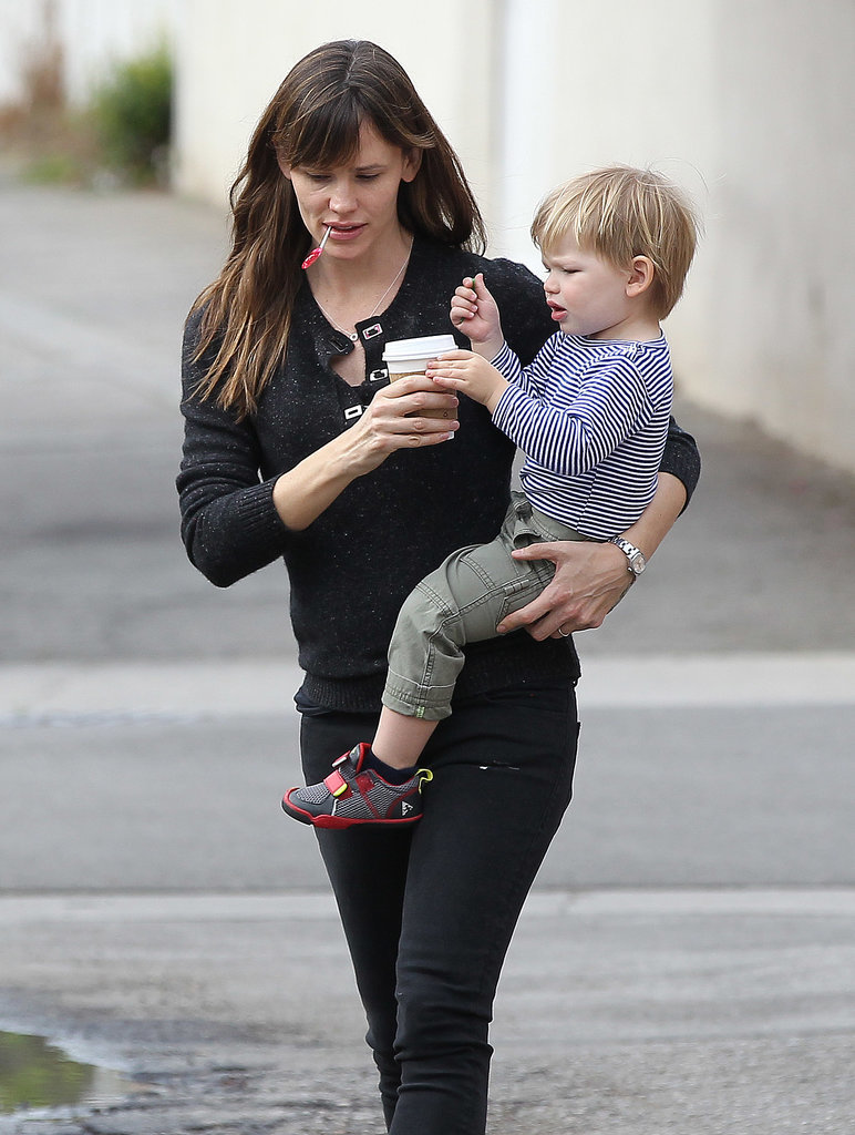 Jennifer Garner Helps Samuel Get His Swing On Jennifer Garner Helps Samuel Get His Swing On