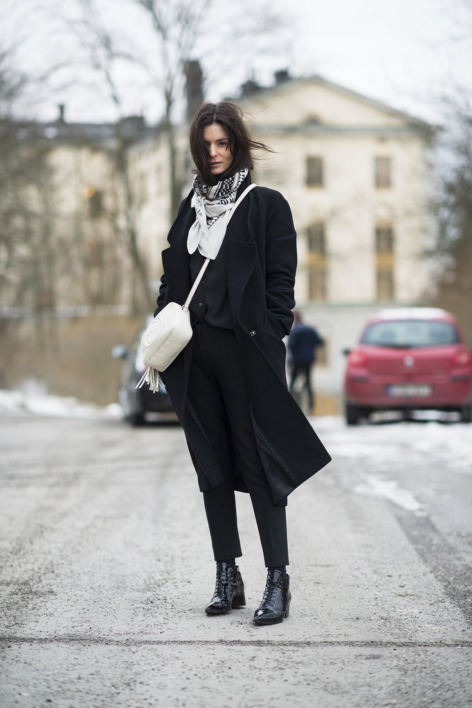 Black and white done right, with a chic bag and a flash of print on her scarf.
Source: Le 21ème | Adam Katz Sinding
Black and white done right, with a chic bag and a flash of print on her scarf.
Source: Le 21ème | Adam Katz Sinding