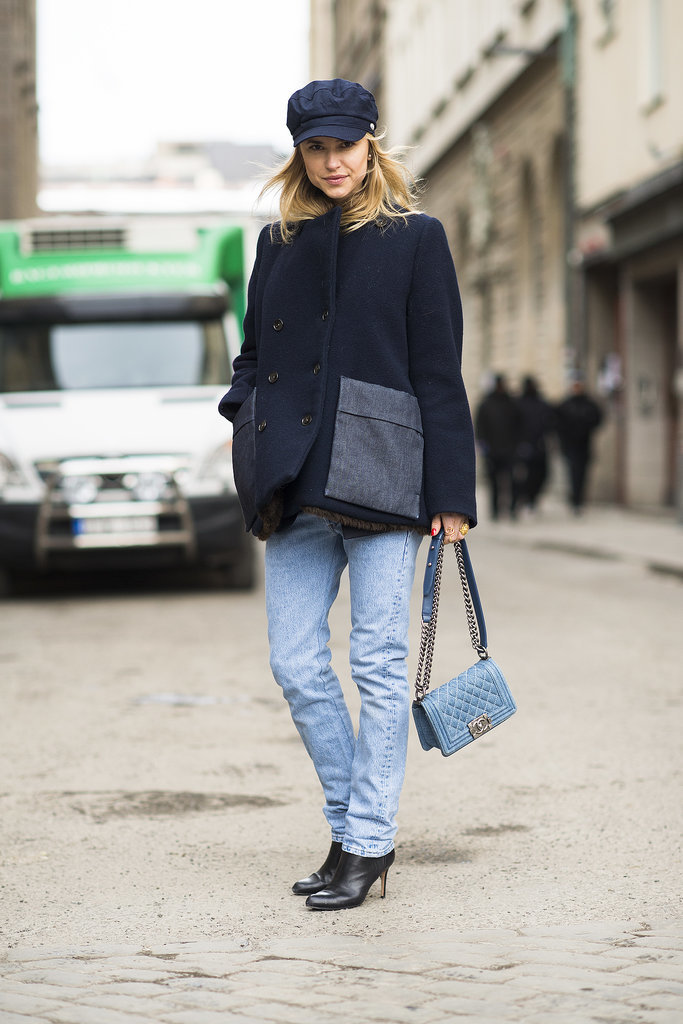 Her hat may say tomboy, but that Chanel bag says fashion darling.
Source: Le 21ème | Adam Katz Sinding
Her hat may say tomboy, but that Chanel bag says fashion darling.
Source: Le 21ème | Adam Katz Sinding