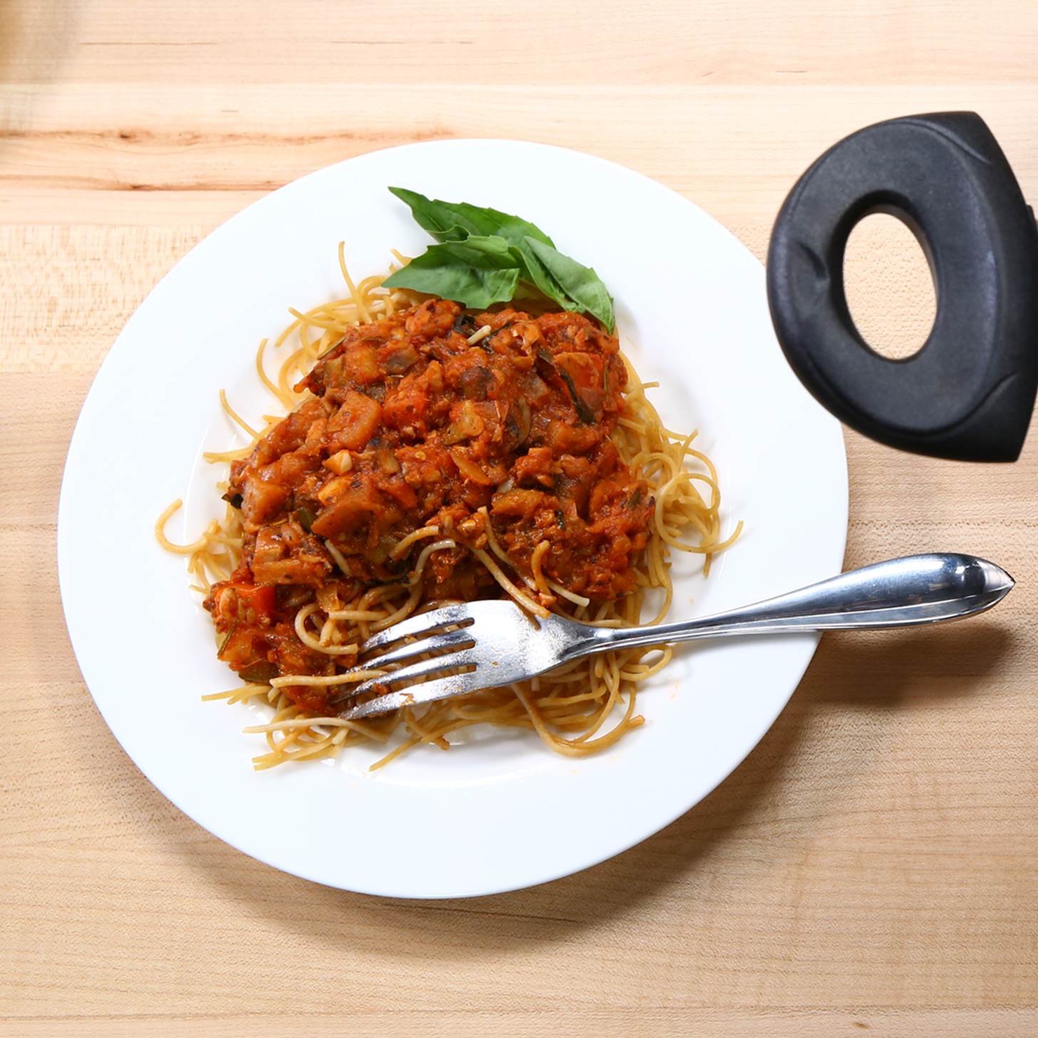Olivia Wilde's "Bomb-Diggity" Bolognese Sauce Is a Definite Crowd-Pleaser